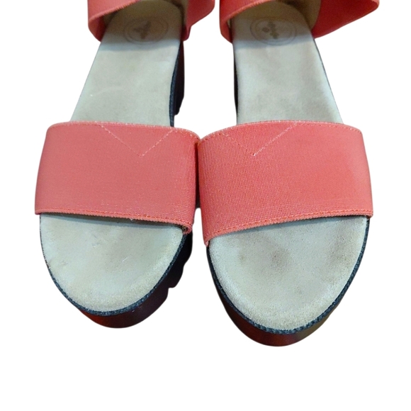 NEW CHARLESTON SHOE CO. Cooper Coral Pink Block Heel Sandal Size 6 - Picture 4 of 10